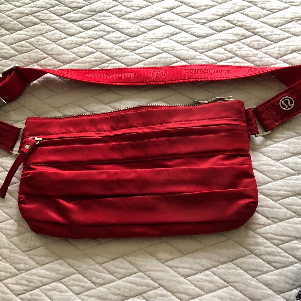 Lululemon Travel Pooch VII Bag